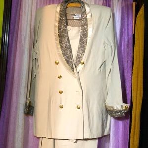 Beautiful Three pirces suite.